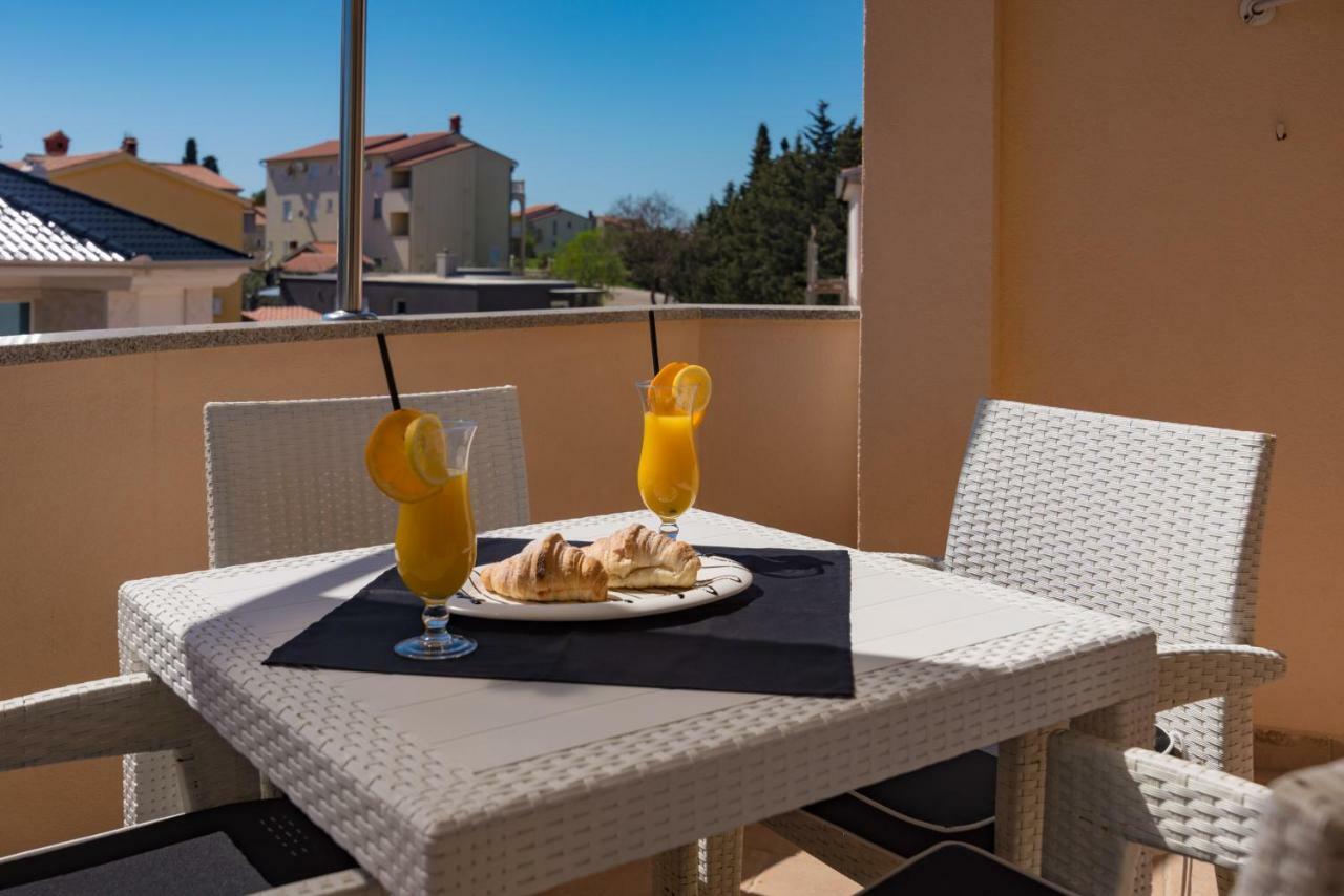 Apartment Ina Pula Exterior photo